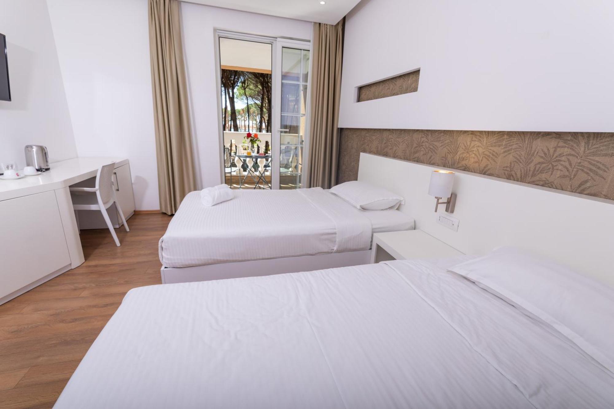 Hotel Prestige Golem (Tirana)